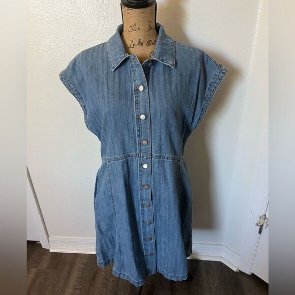Universal Thread Dresses & Skirts - Universal Thread Cap Sleeve Button Down Dress-Size Medium‎